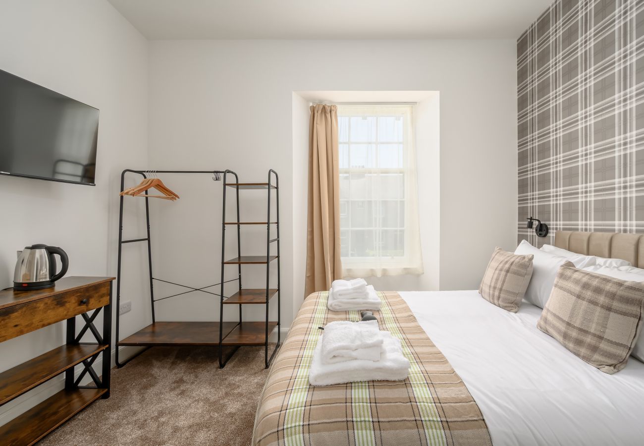 Rent by room in Edinburgh - Newsome Lodge - Room 10 - Gilmerton, Edinburgh