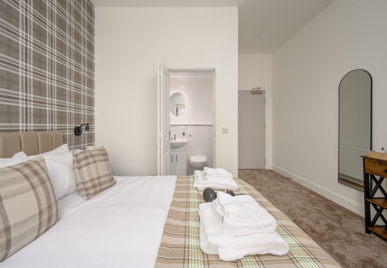 Rent by room in Edinburgh - Newsome Lodge - Room 10 - Gilmerton, Edinburgh