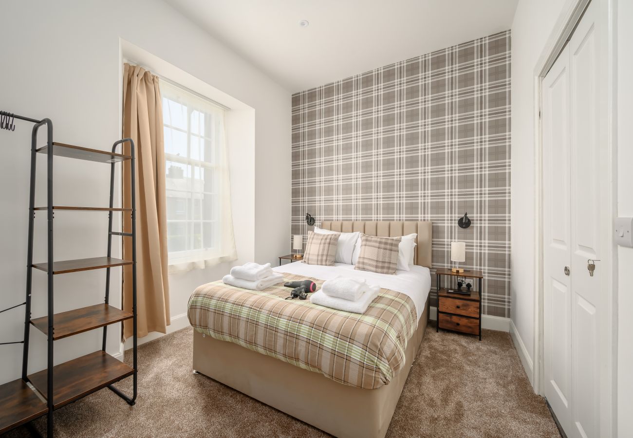Rent by room in Edinburgh - Newsome Lodge - Room 10 - Gilmerton, Edinburgh