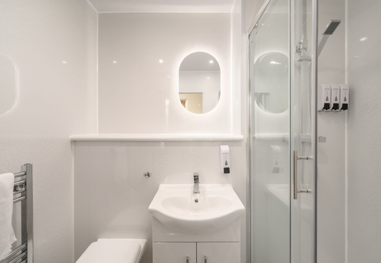 Rent by room in Edinburgh - Newsome Lodge - Room 11 - Gilmerton, Edinburgh