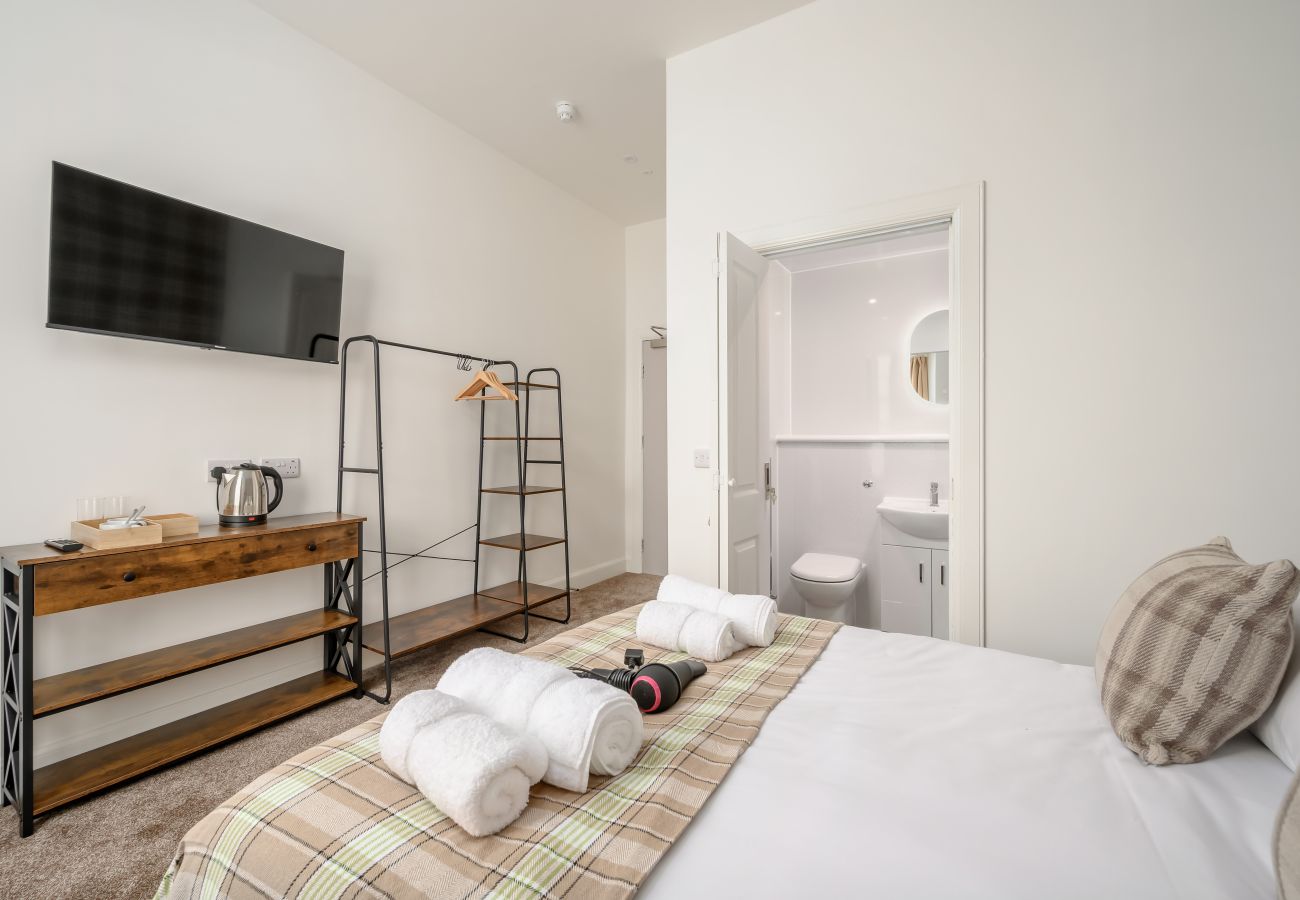 Rent by room in Edinburgh - Newsome Lodge - Room 11 - Gilmerton, Edinburgh