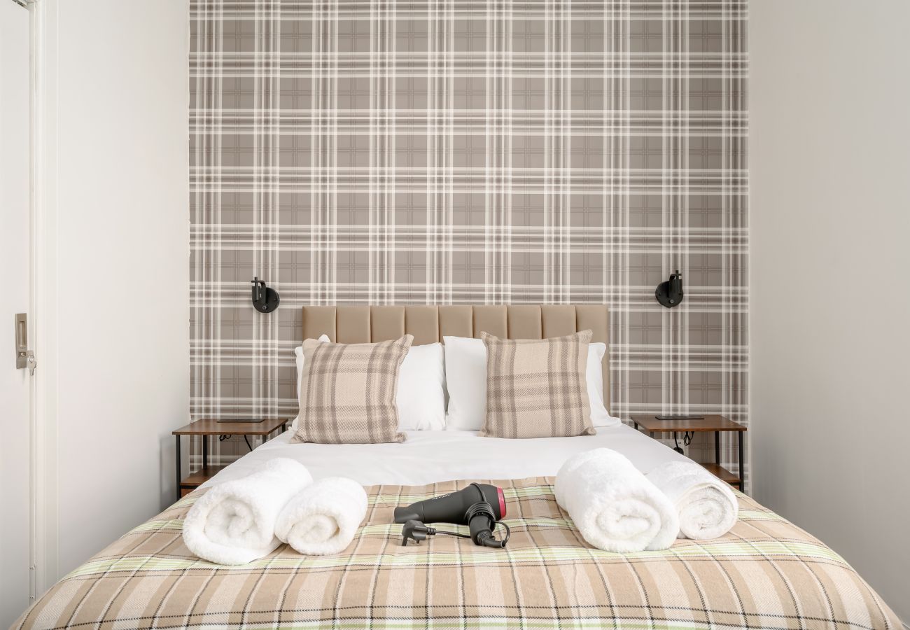 Rent by room in Edinburgh - Newsome Lodge - Room 11 - Gilmerton, Edinburgh