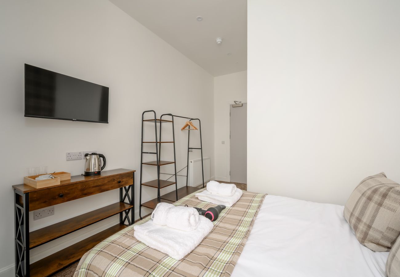 Rent by room in Edinburgh - Newsome Lodge - Room 12 - Gilmerton, Edinburgh
