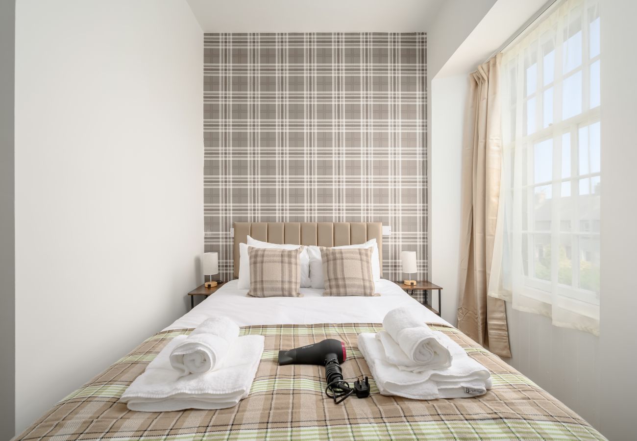 Rent by room in Edinburgh - Newsome Lodge - Room 12 - Gilmerton, Edinburgh