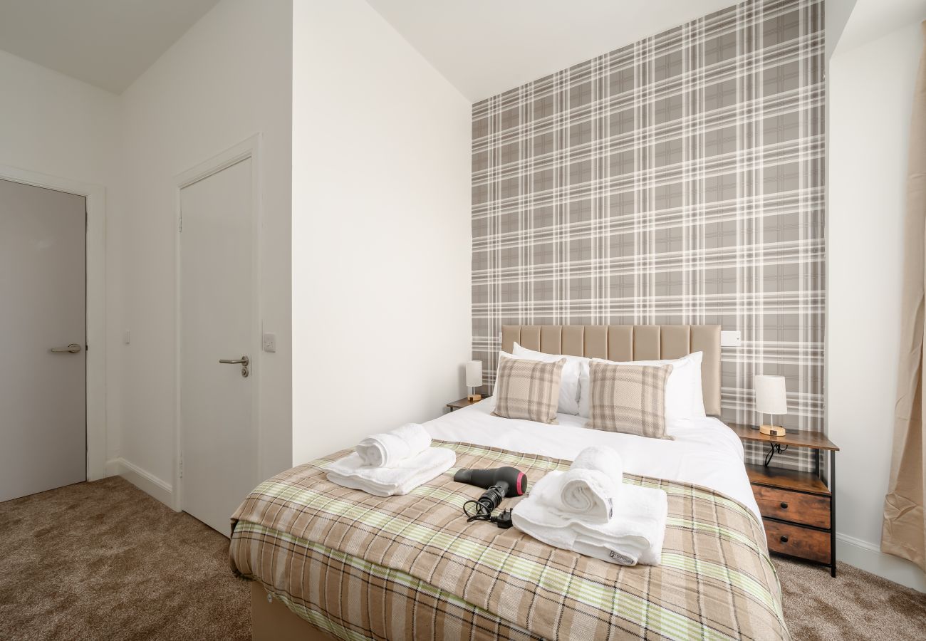 Rent by room in Edinburgh - Newsome Lodge - Room 12 - Gilmerton, Edinburgh