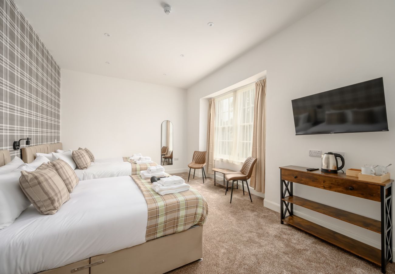 Rent by room in Edinburgh - Newsome Lodge - Room 13 - Gilmerton, Edinburgh