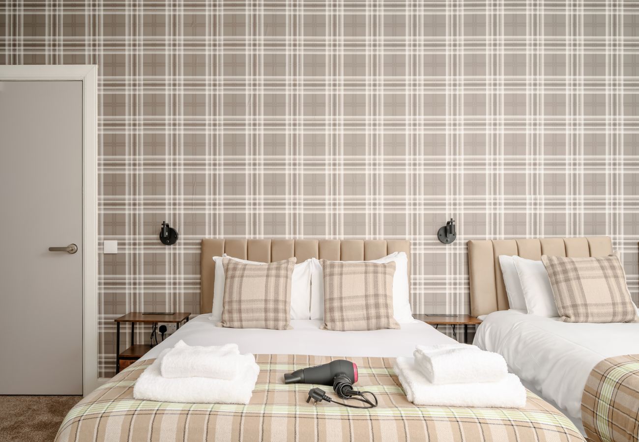 Rent by room in Edinburgh - Newsome Lodge - Room 13 - Gilmerton, Edinburgh