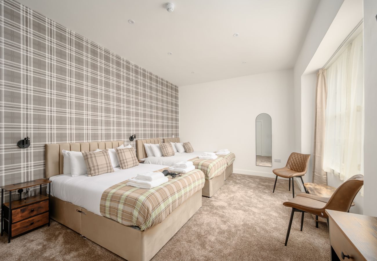 Rent by room in Edinburgh - Newsome Lodge - Room 13 - Gilmerton, Edinburgh