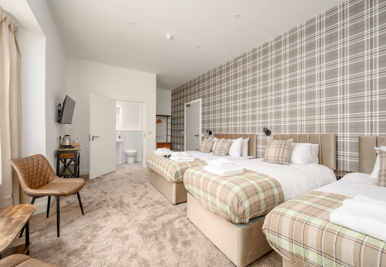 Rent by room in Edinburgh - Newsome Lodge - Room 13 - Gilmerton, Edinburgh
