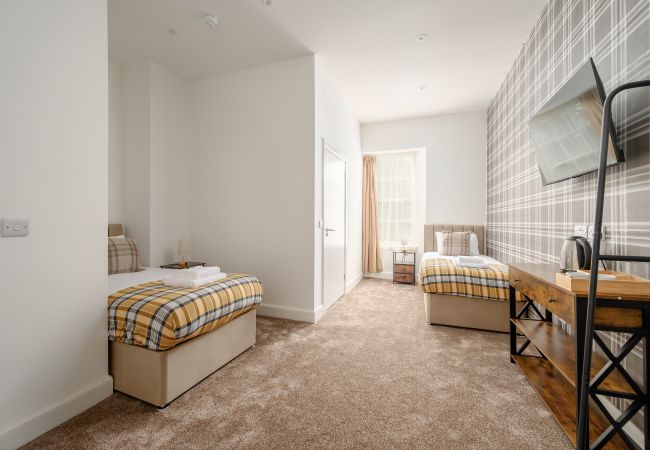 Rent by room in Edinburgh - Newsome Lodge - Room 14 - Gilmerton, Edinburgh
