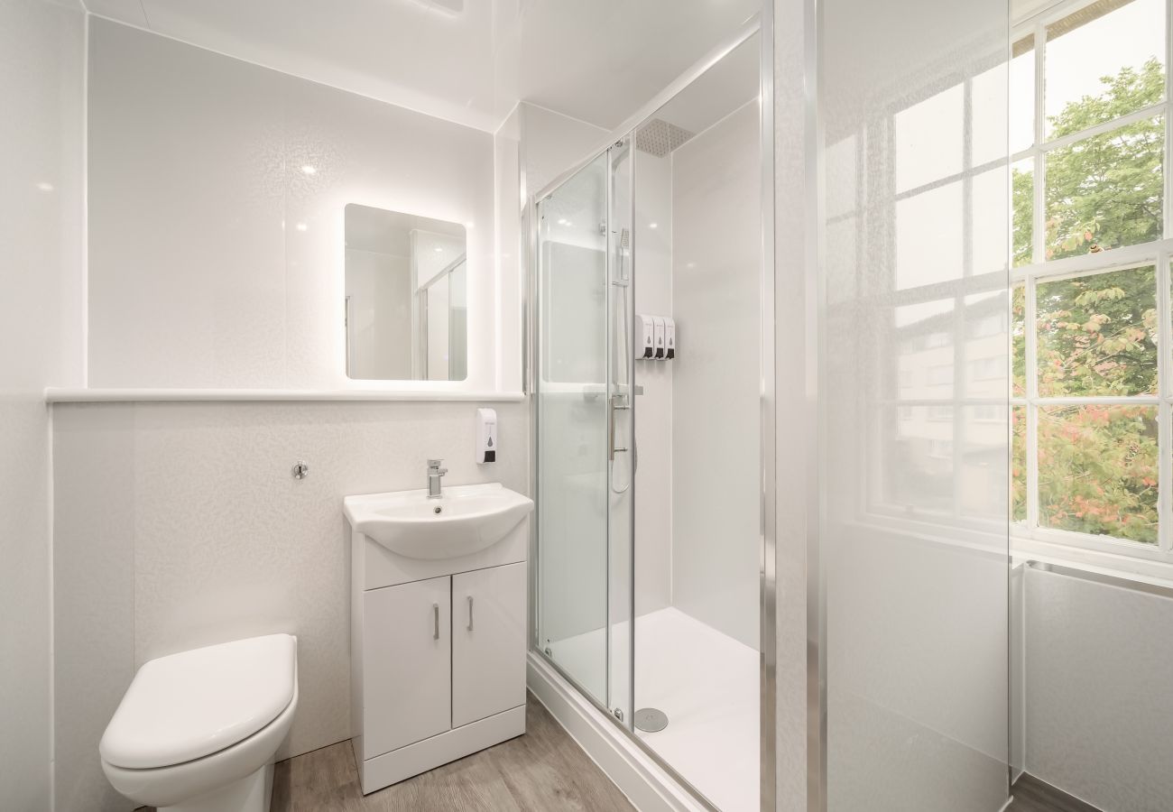 Rent by room in Edinburgh - Newsome Lodge - Room 14 - Gilmerton, Edinburgh