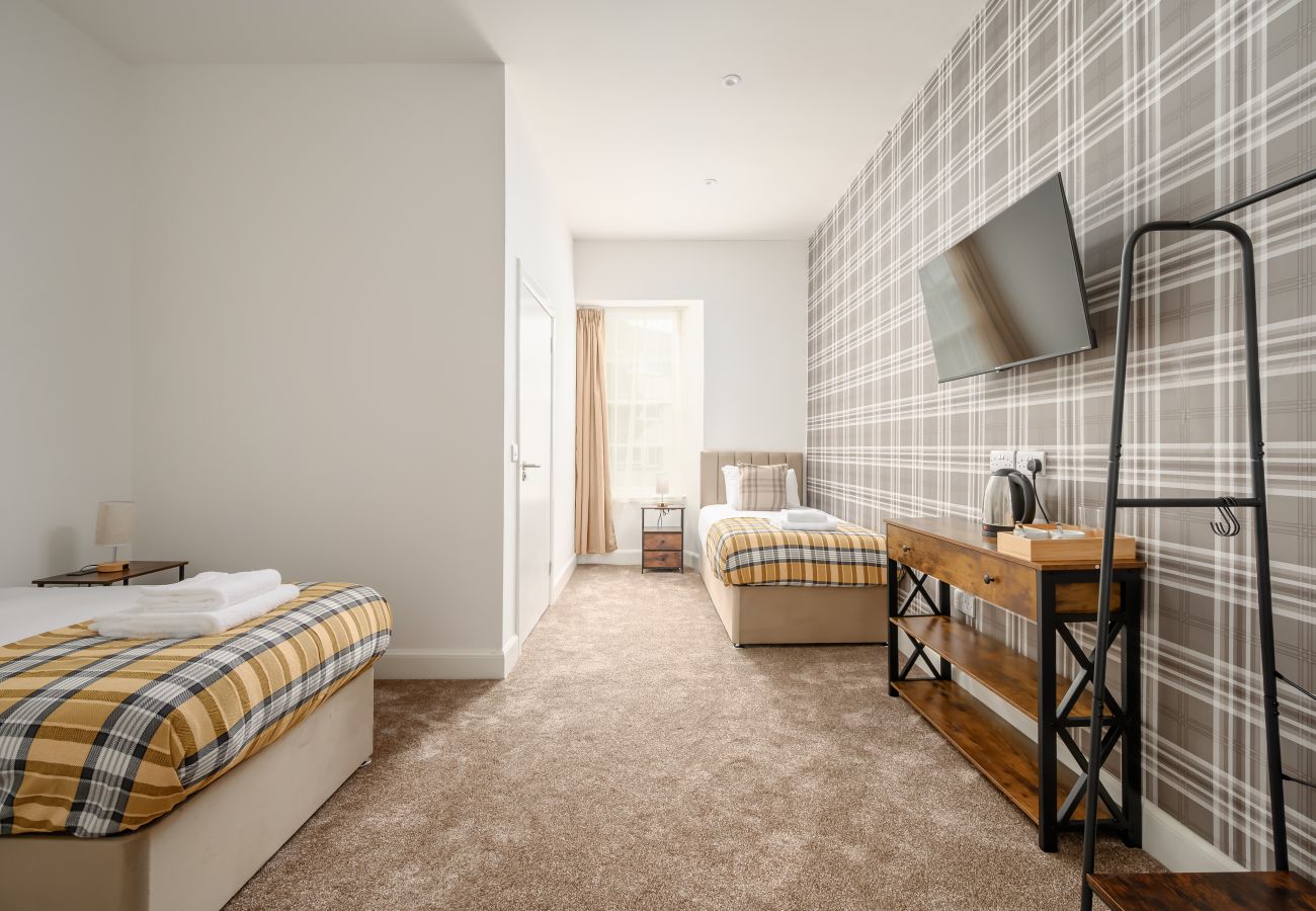 Rent by room in Edinburgh - Newsome Lodge - Room 14 - Gilmerton, Edinburgh