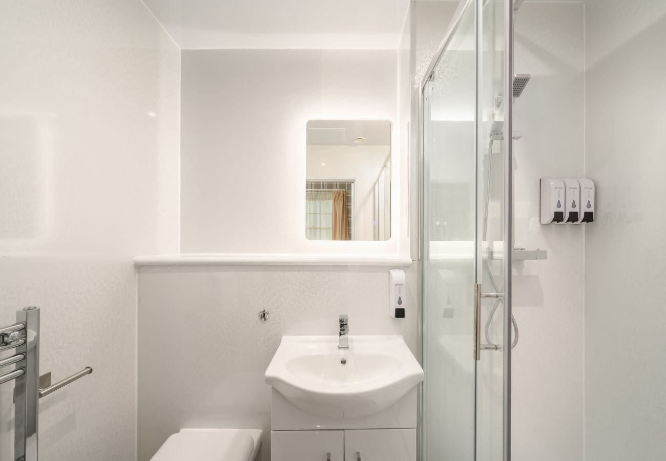 Rent by room in Edinburgh - Newsome Lodge - Room 15 - Gilmerton, Edinburgh