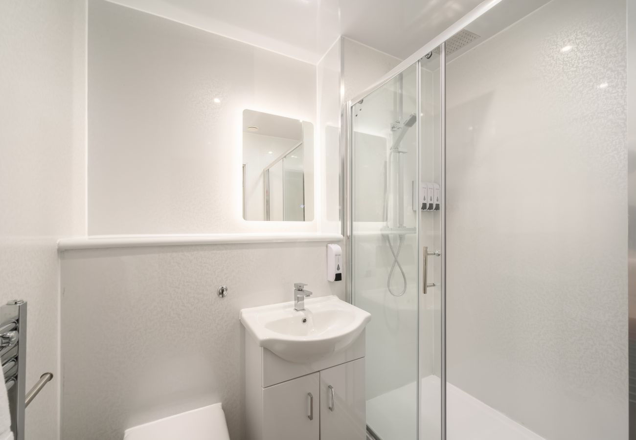 Rent by room in Edinburgh - Newsome Lodge - Room 15 - Gilmerton, Edinburgh