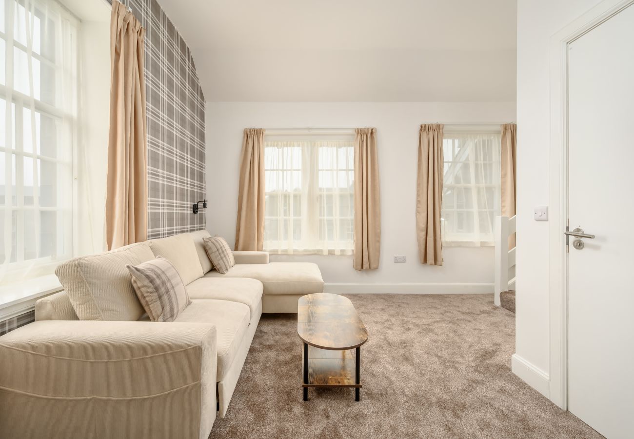 Rent by room in Edinburgh - Newsome Lodge - Room 15 - Gilmerton, Edinburgh
