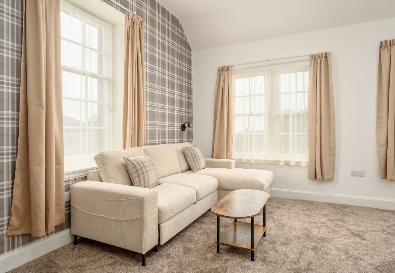 Rent by room in Edinburgh - Newsome Lodge - Room 15 - Gilmerton, Edinburgh