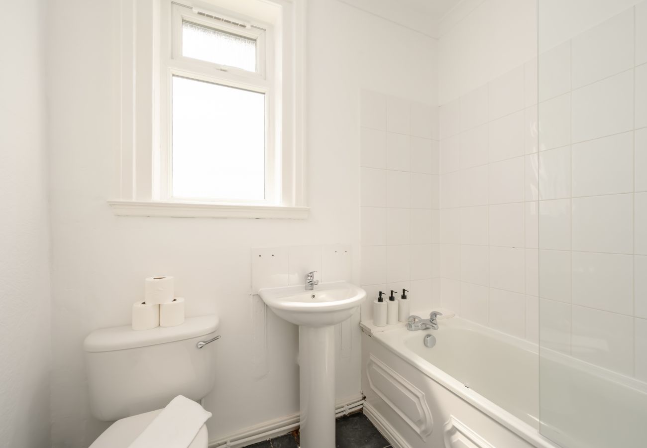 Apartment in Edinburgh - Parkhead 2 Bedroom Apartment - Edinburgh