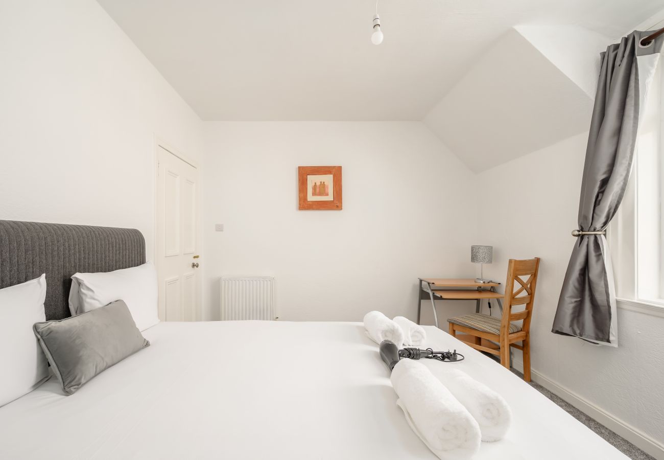Apartment in Edinburgh - Parkhead 2 Bedroom Apartment - Edinburgh