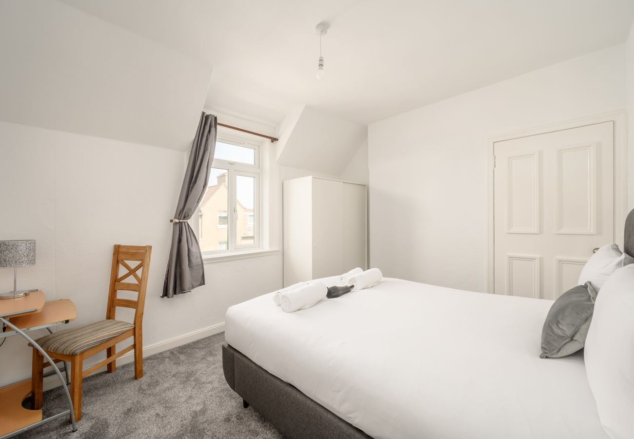 Apartment in Edinburgh - Parkhead 2 Bedroom Apartment - Edinburgh