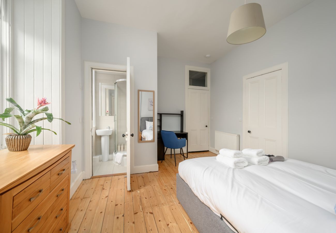 Apartment in Edinburgh - Harrison 2 Bedroom Apartment - Edinburgh