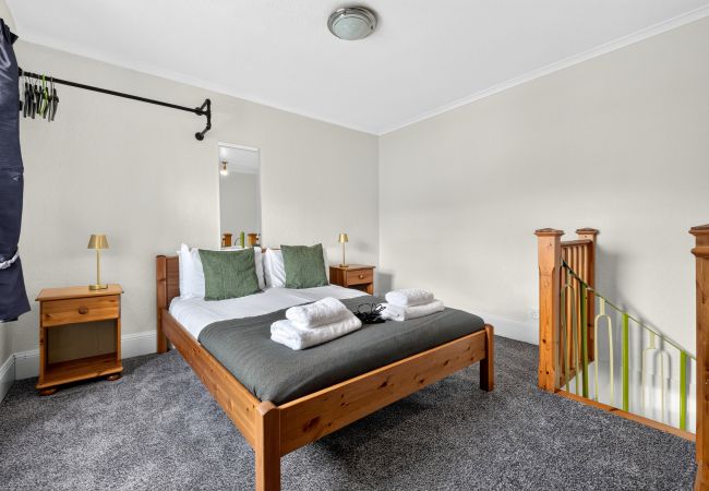 Rent by room in Inverness - No 11 Guest House - Inverness - 1 Bedroom Studio 
