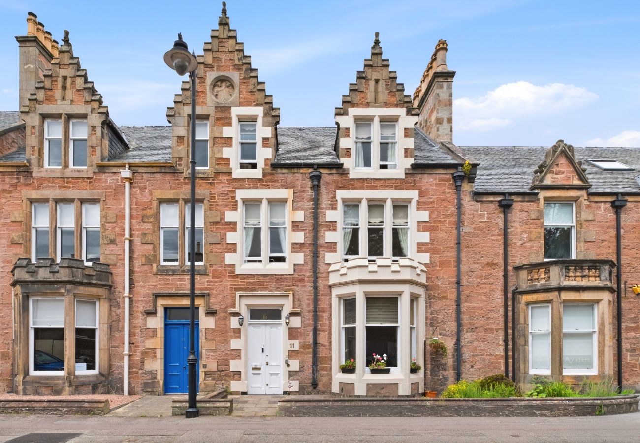 Rent by room in Inverness - No 11 Guest House - Inverness - 1 Bedroom Studio 