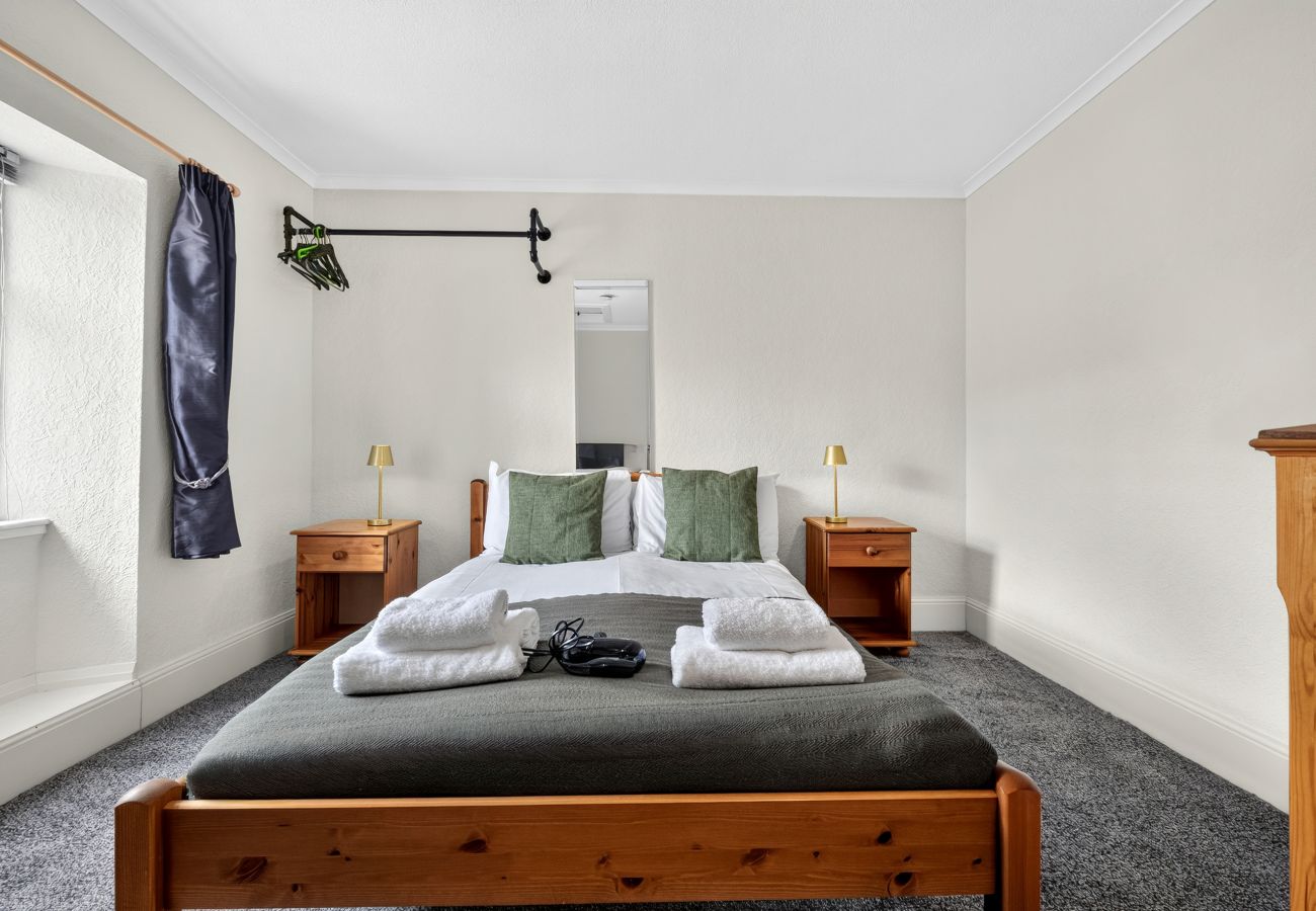 Rent by room in Inverness - No 11 Guest House - Inverness - 1 Bedroom Studio 