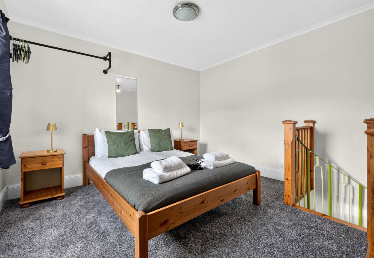 Rent by room in Inverness - No 11 Guest House - Inverness - 1 Bedroom Studio 