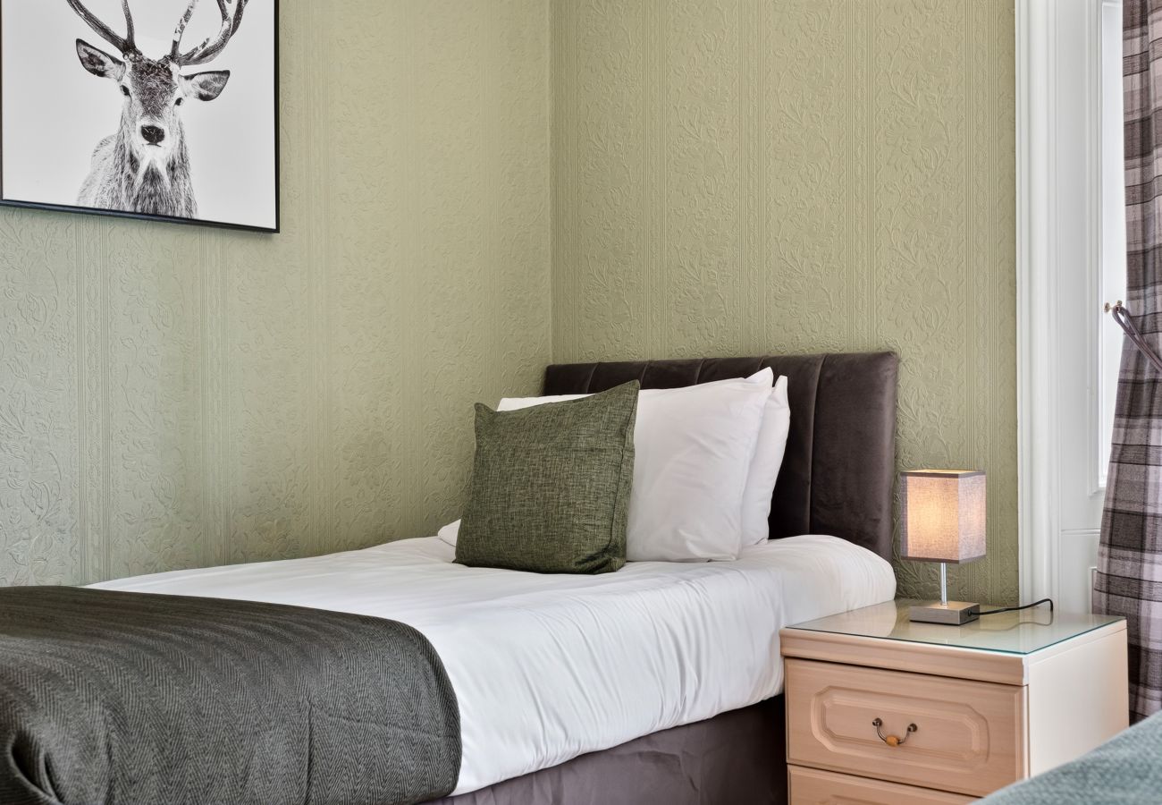 Rent by room in Inverness - No 11 Guest House - Inverness - Room 4
