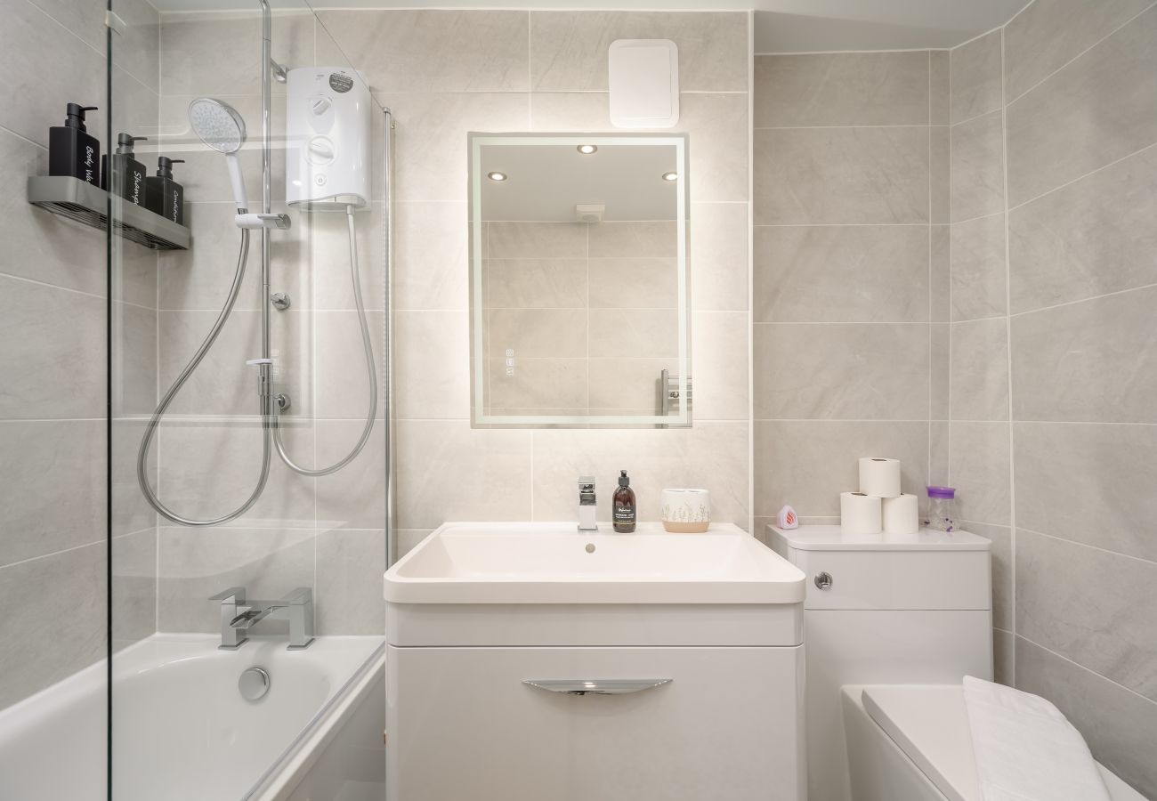 Apartment in Edinburgh - Eyre Crescent 3 Bedroom Apartment - New Town, Edinburgh