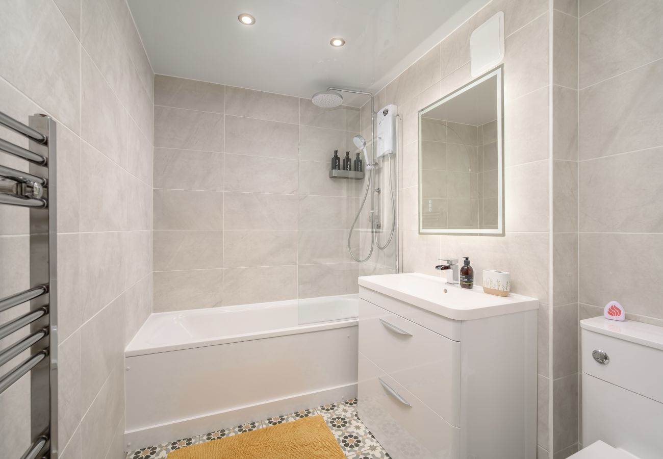 Apartment in Edinburgh - Eyre Crescent 3 Bedroom Apartment - New Town, Edinburgh