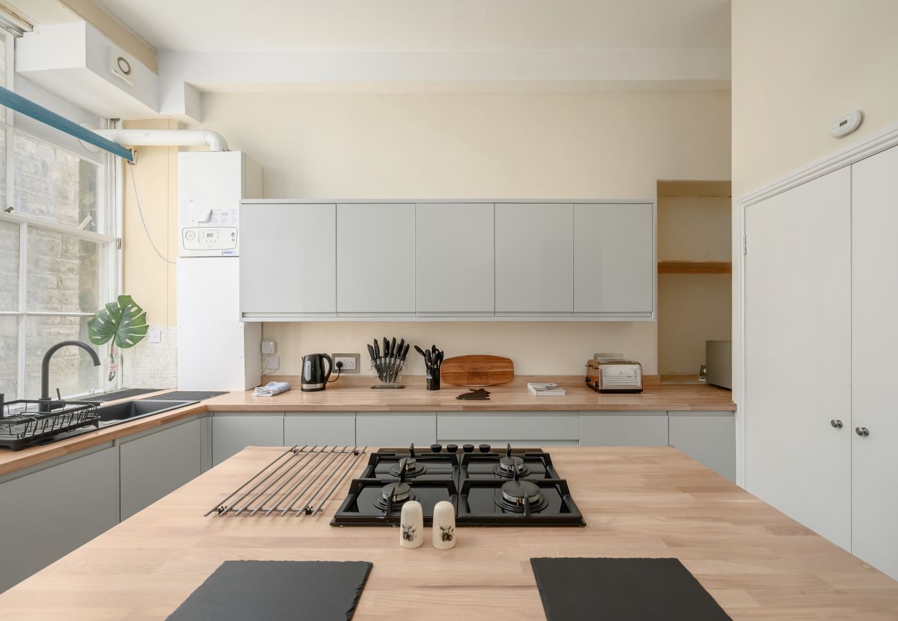 Apartment in Edinburgh - Eyre Crescent 3 Bedroom Apartment - New Town, Edinburgh