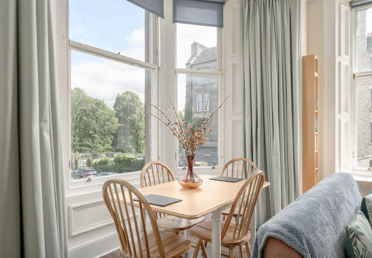 Apartment in Edinburgh - Eyre Crescent 3 Bedroom Apartment - New Town, Edinburgh