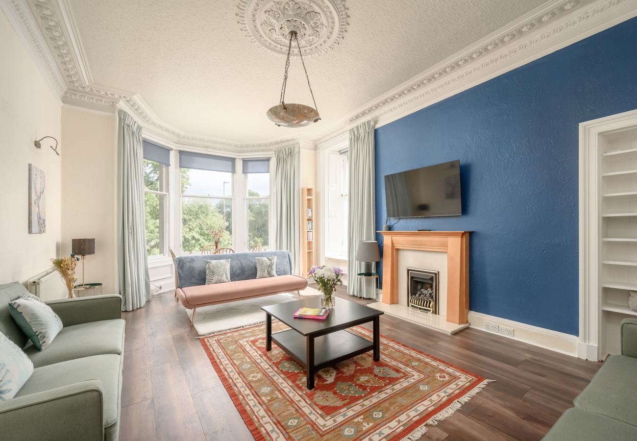 Apartment in Edinburgh - Eyre Crescent 3 Bedroom Apartment - New Town, Edinburgh
