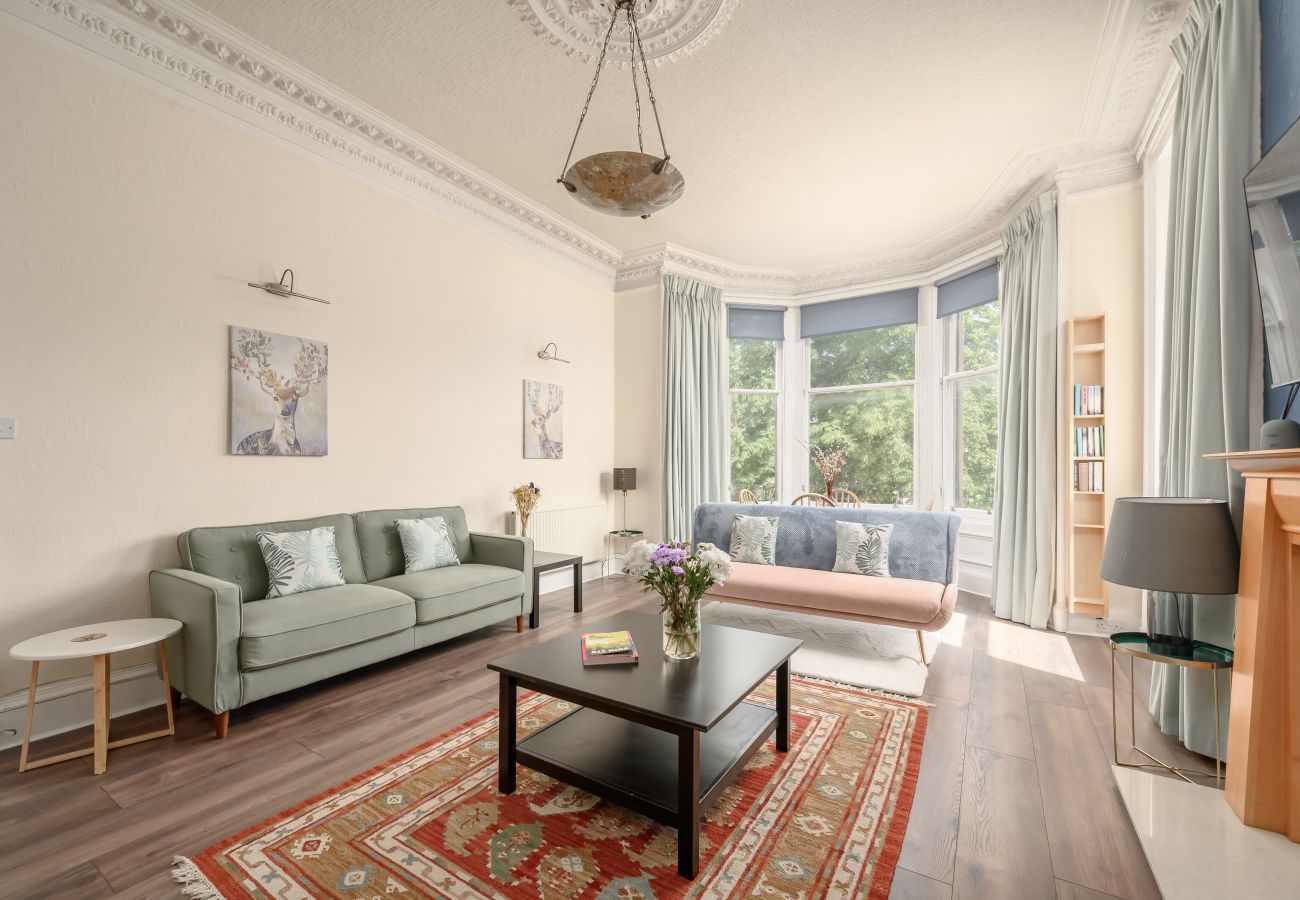 Apartment in Edinburgh - Eyre Crescent 3 Bedroom Apartment - New Town, Edinburgh