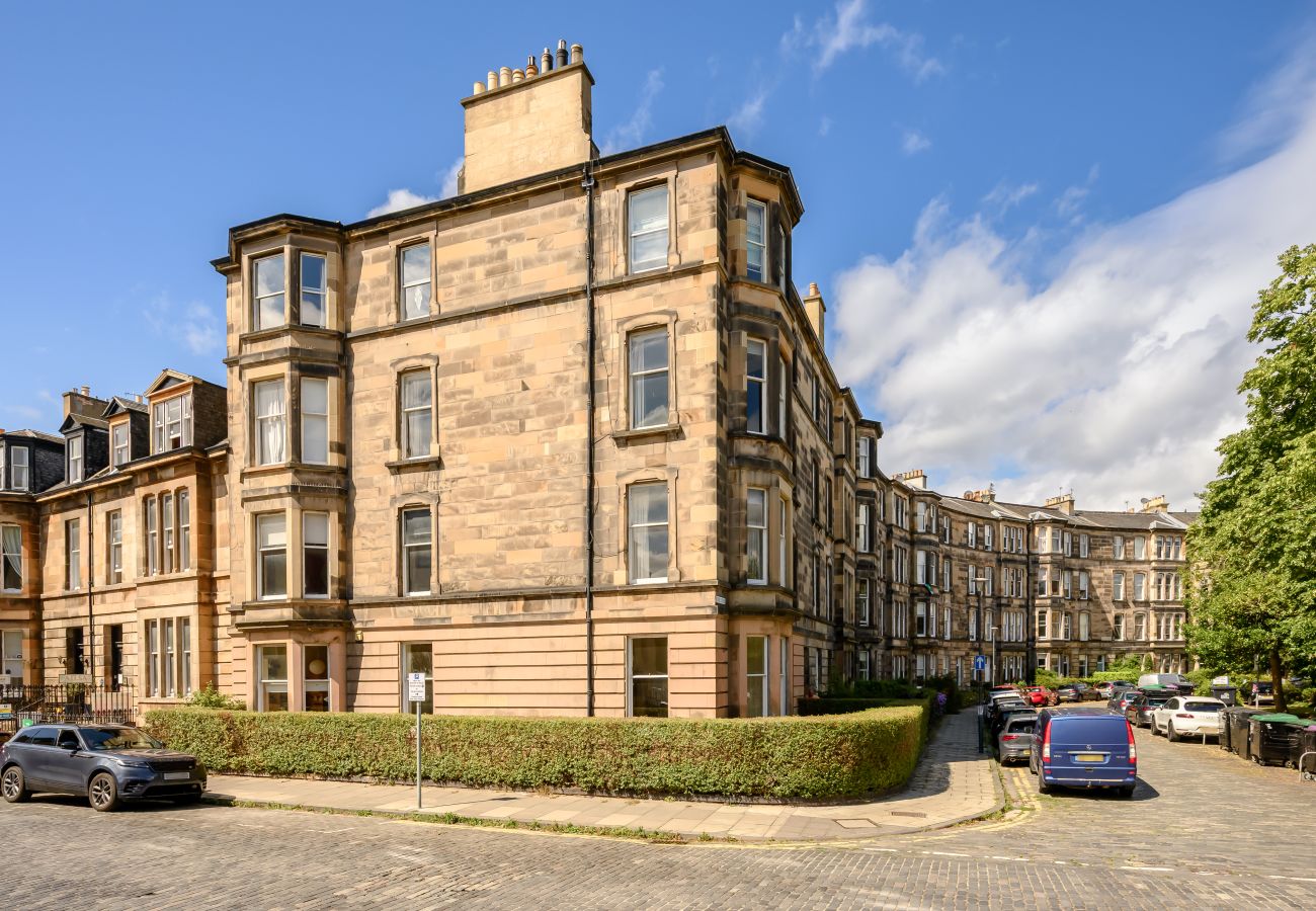 Apartment in Edinburgh - Eyre Crescent 3 Bedroom Apartment - New Town, Edinburgh