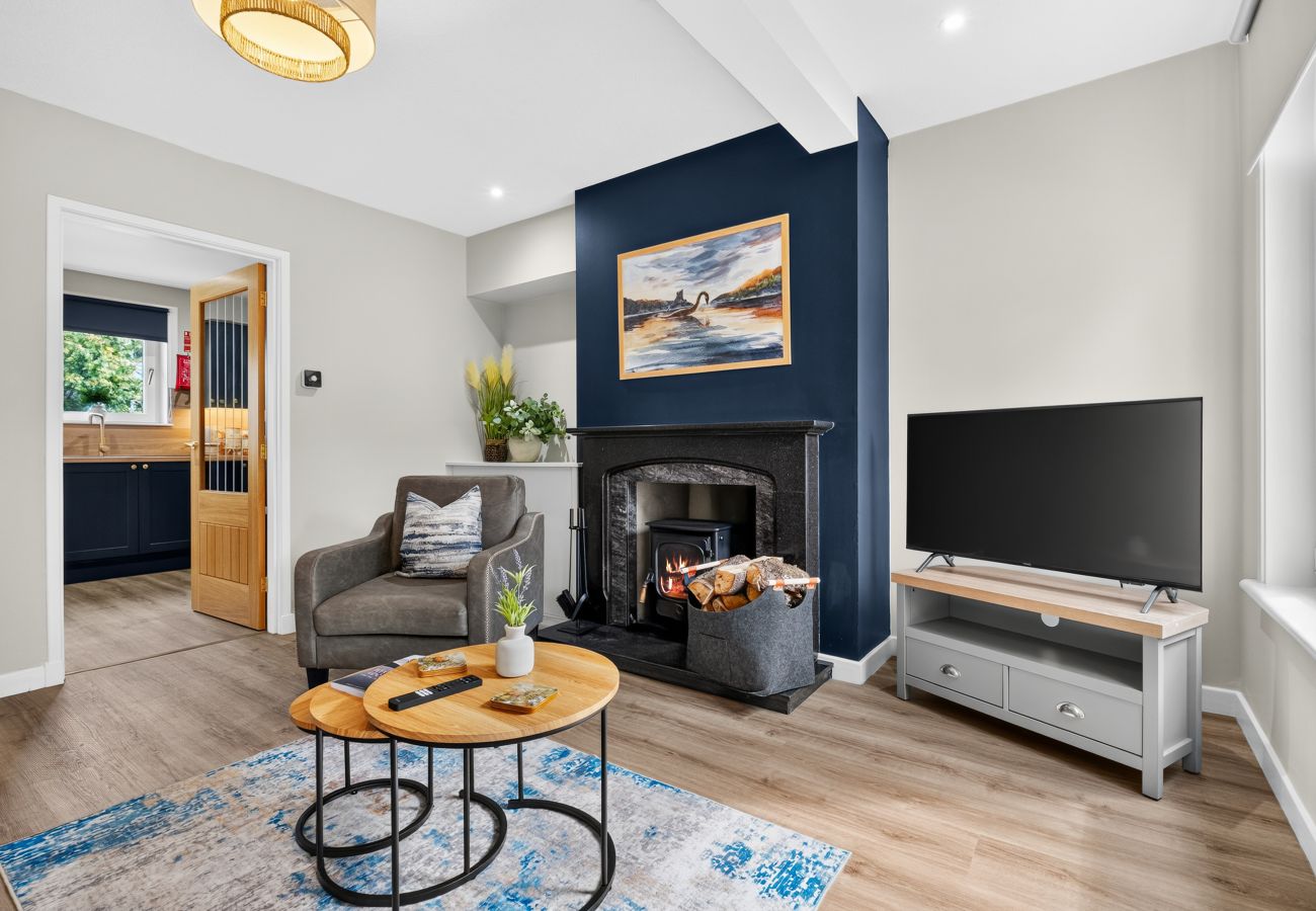 House in Inverness - Riverside 3 Bedroom House - Foyers, Inverness