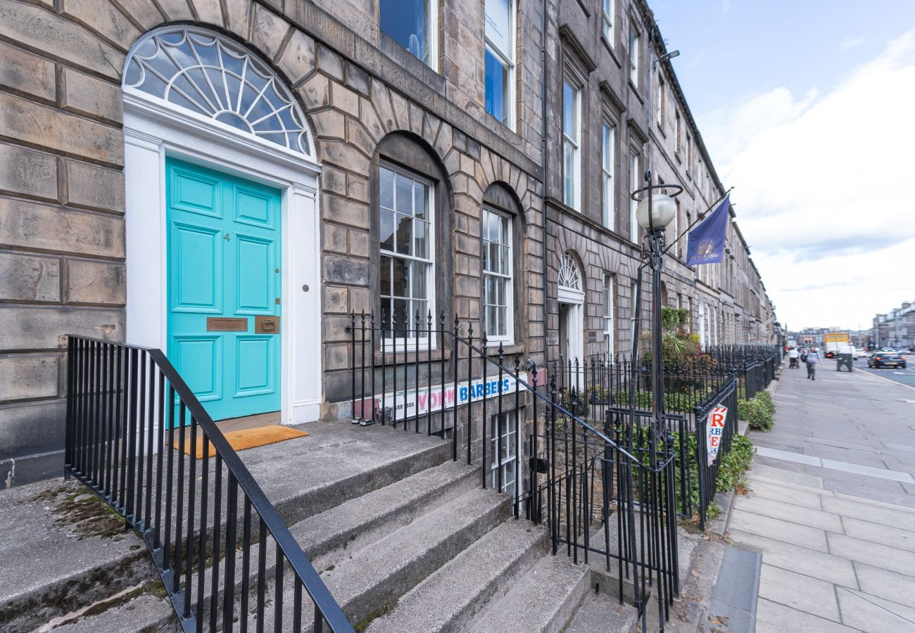Apartment in Edinburgh - York Place 2 Bedroom Apartment - Edinburgh