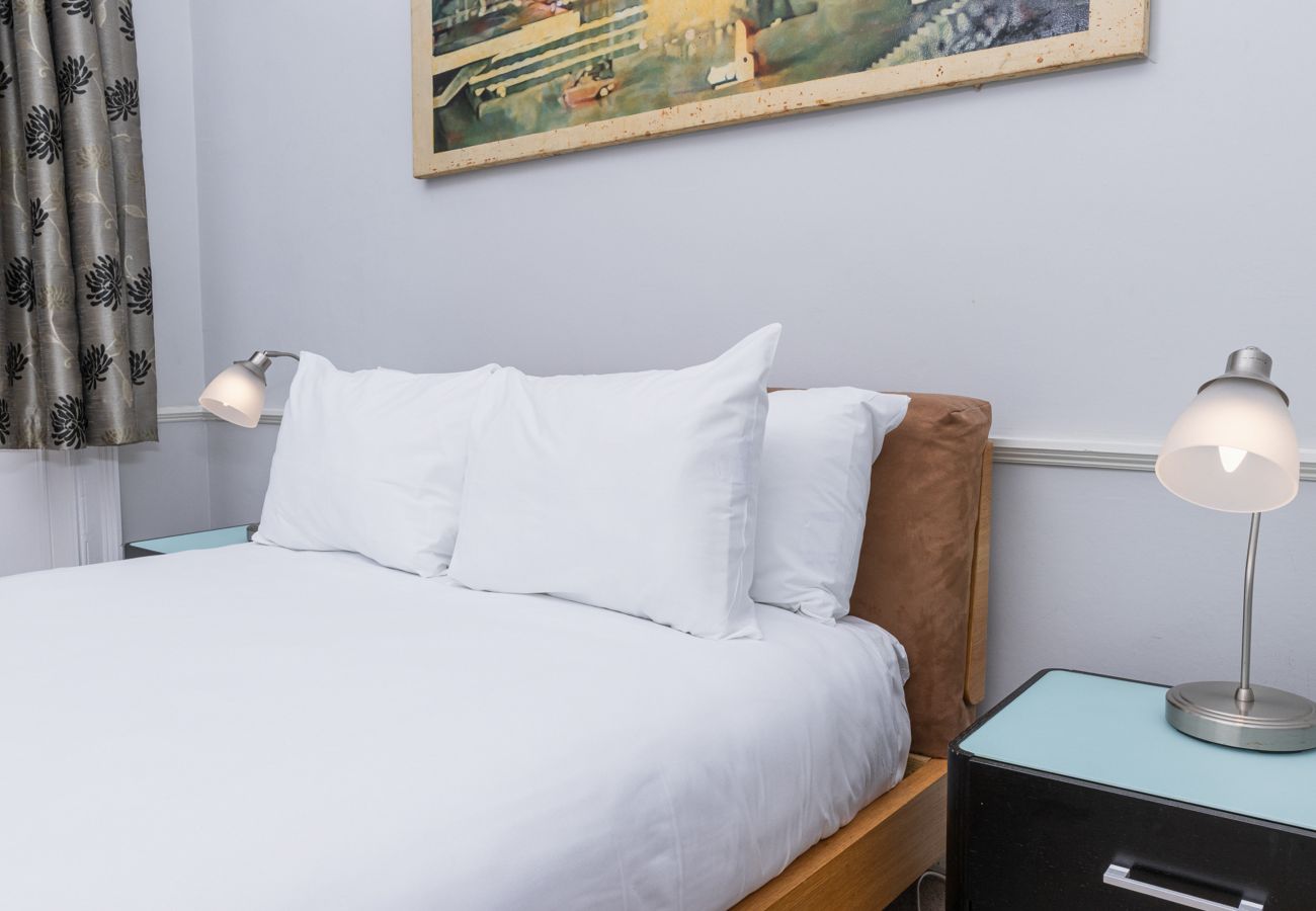 Apartment in Edinburgh - York Place 2 Bedroom Apartment - Edinburgh