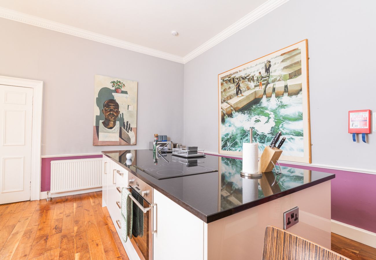 Apartment in Edinburgh - York Place 2 Bedroom Apartment - Edinburgh