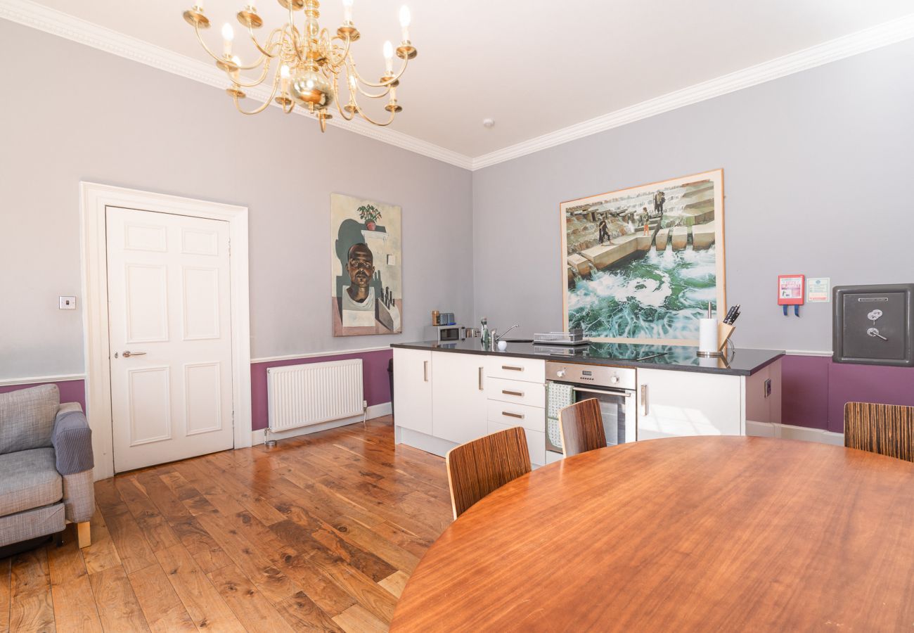 Apartment in Edinburgh - York Place 2 Bedroom Apartment - Edinburgh