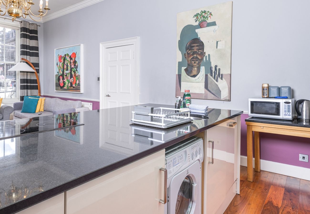 Apartment in Edinburgh - York Place 2 Bedroom Apartment - Edinburgh