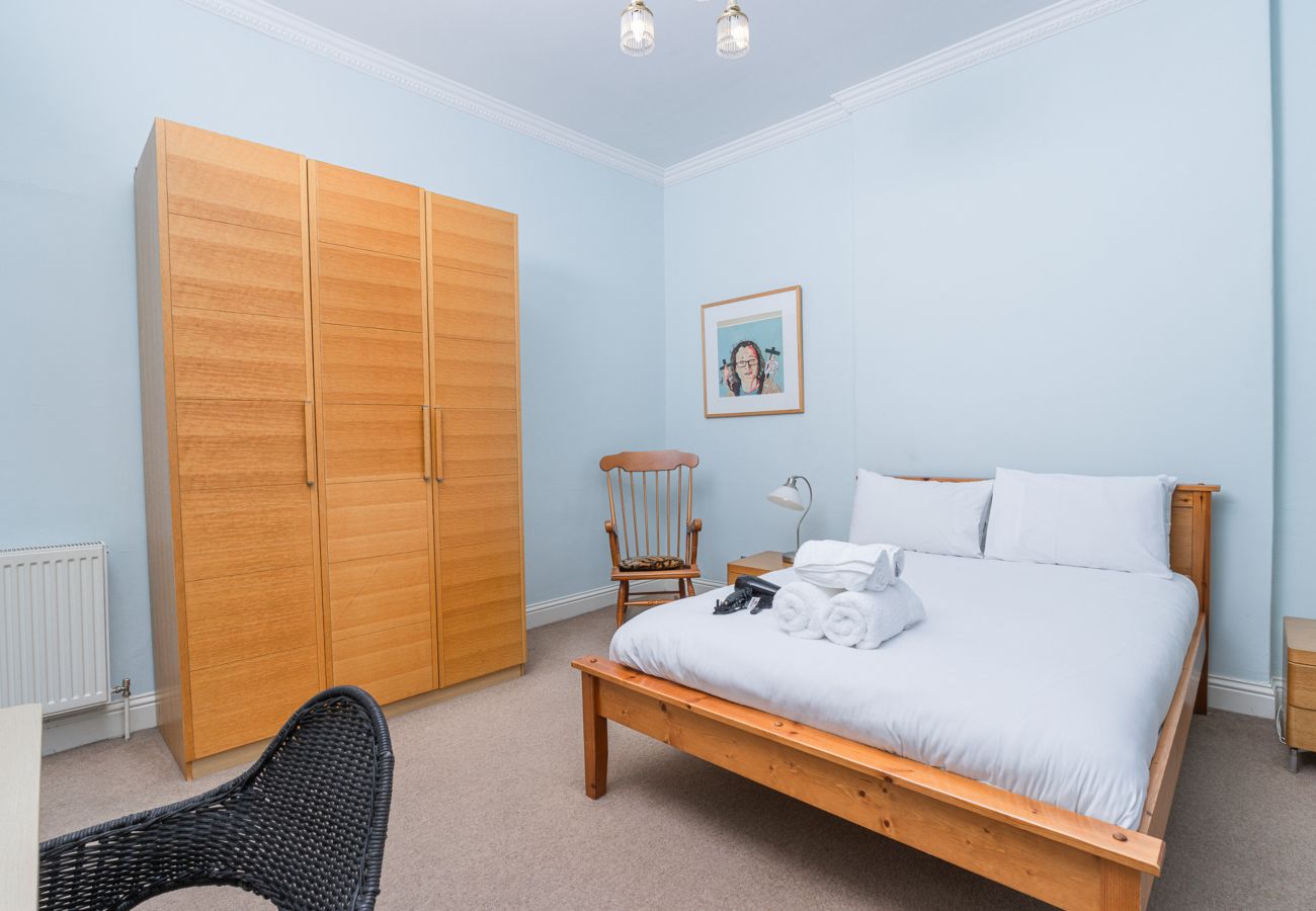Apartment in Edinburgh - York Place 2 Bedroom Apartment - Edinburgh