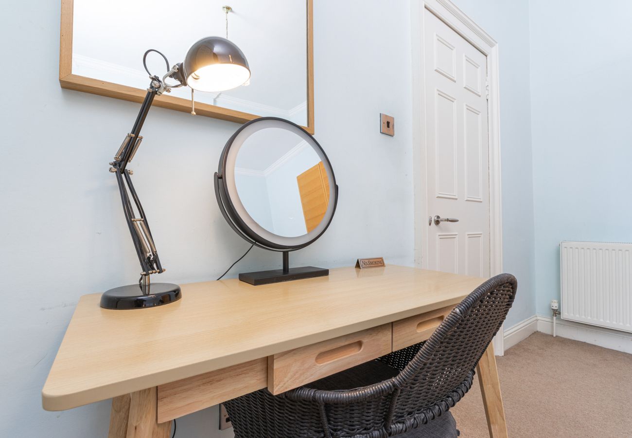 Apartment in Edinburgh - York Place 2 Bedroom Apartment - Edinburgh
