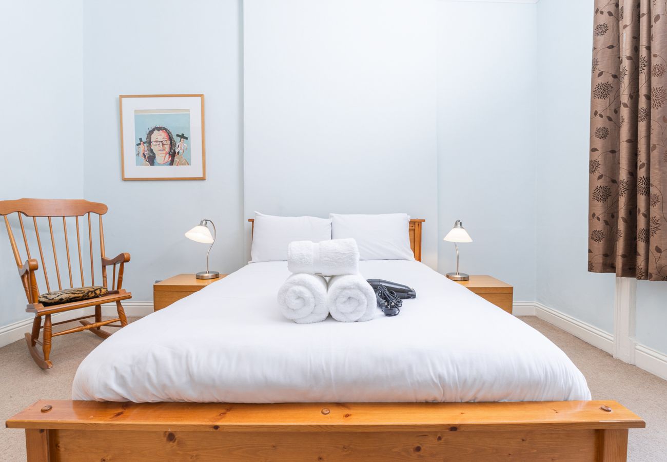 Apartment in Edinburgh - York Place 2 Bedroom Apartment - Edinburgh