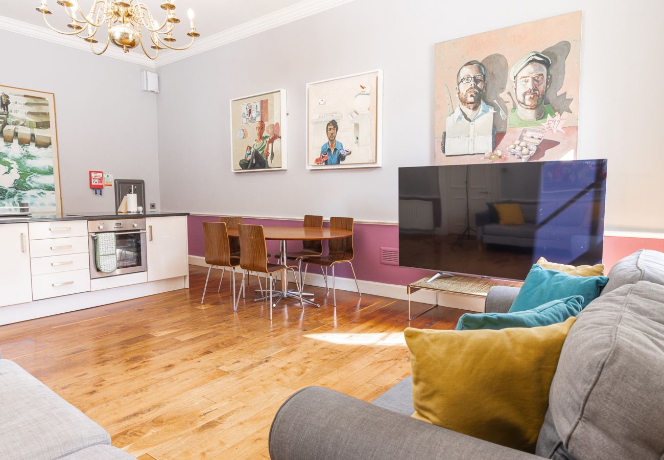 Apartment in Edinburgh - York Place 2 Bedroom Apartment - Edinburgh