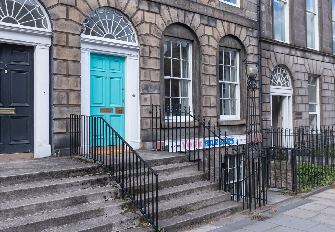 Apartment in Edinburgh - York Place 2 Bedroom Apartment - Edinburgh