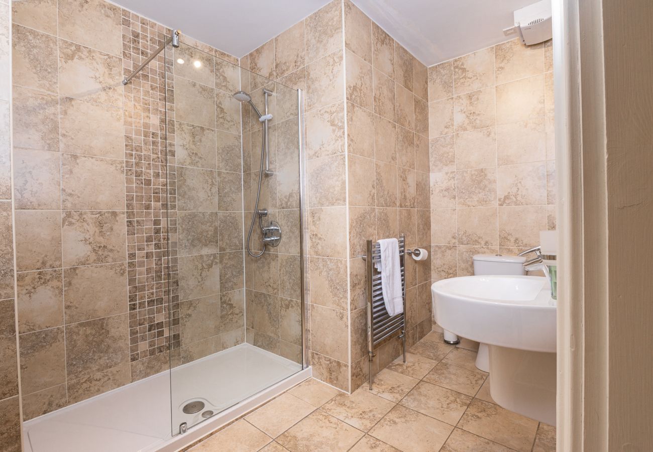 Apartment in Edinburgh - York Place 2 Bedroom Apartment - Edinburgh