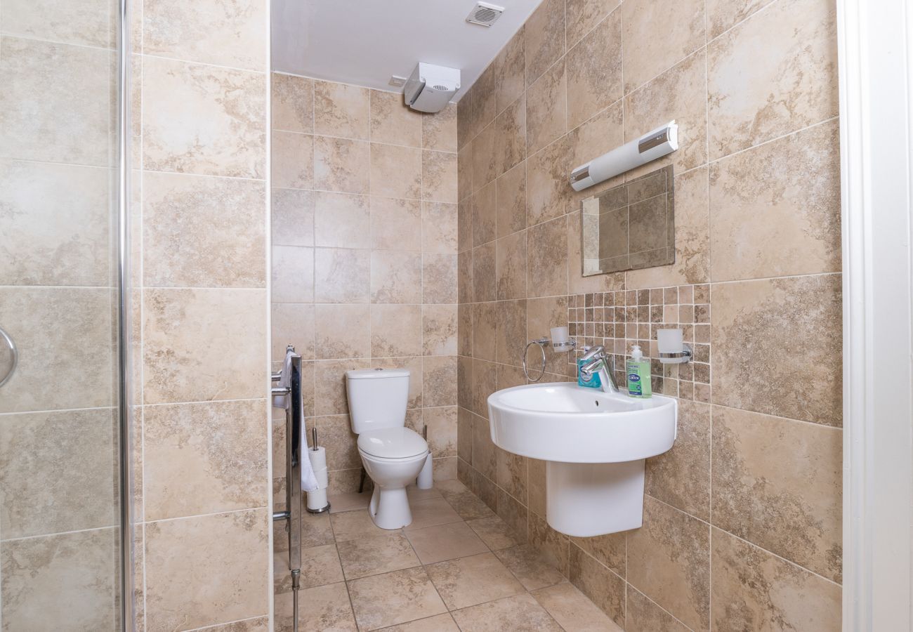 Apartment in Edinburgh - York Place 2 Bedroom Apartment - Edinburgh