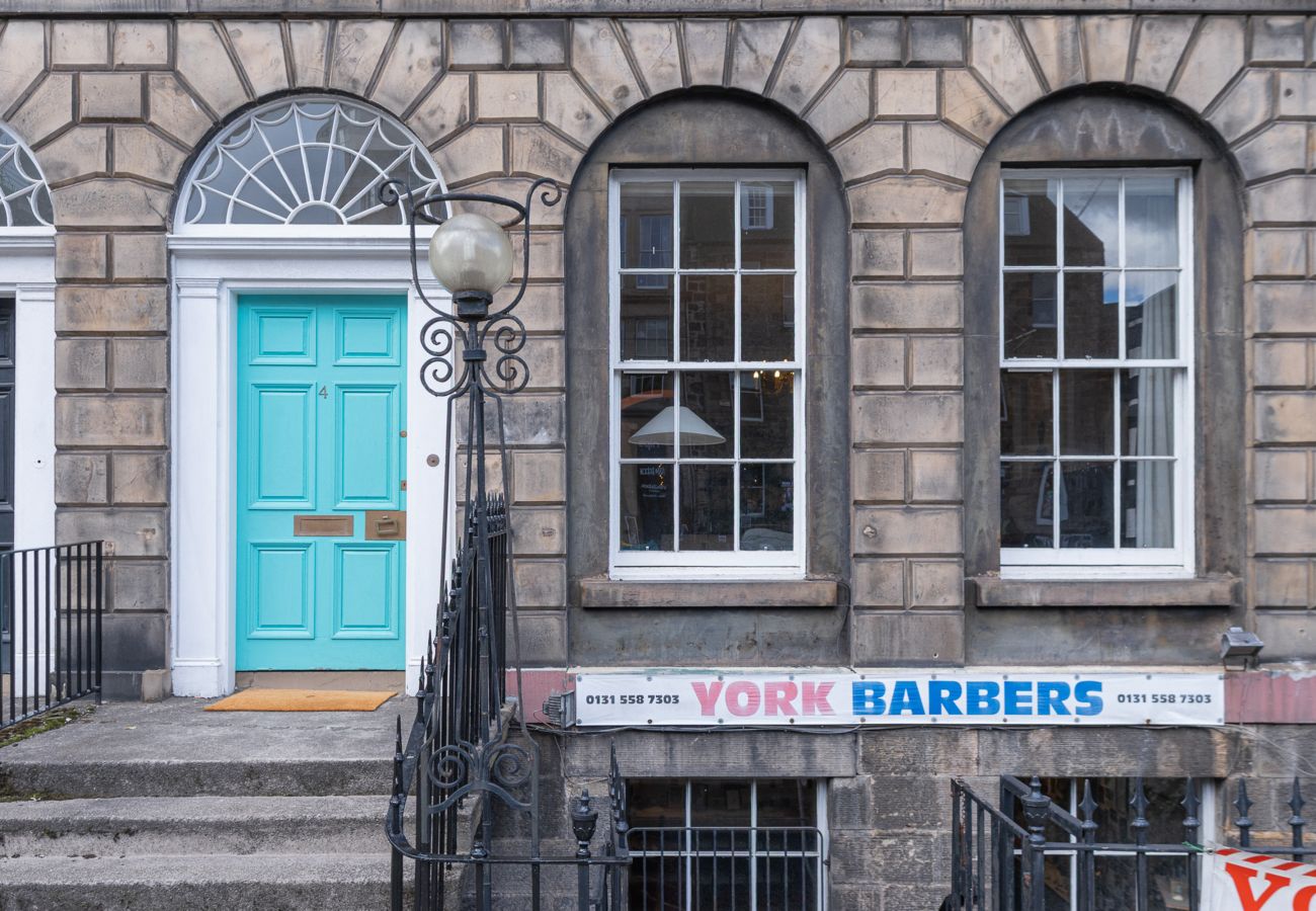 Apartment in Edinburgh - York Place 2 Bedroom Apartment - Edinburgh